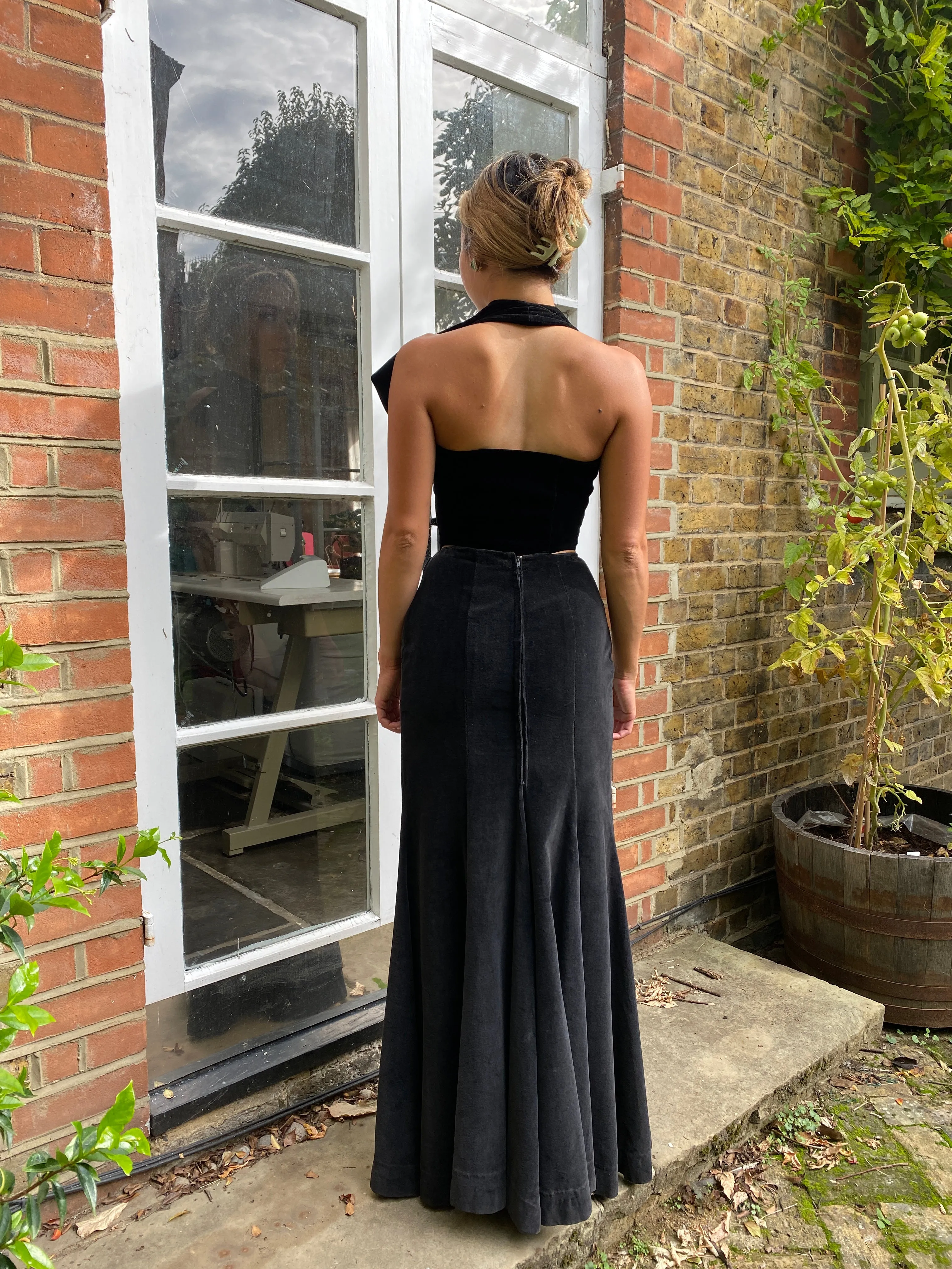 1970s Diana Leslie Black Velvet Fishtail Maxi Skirt