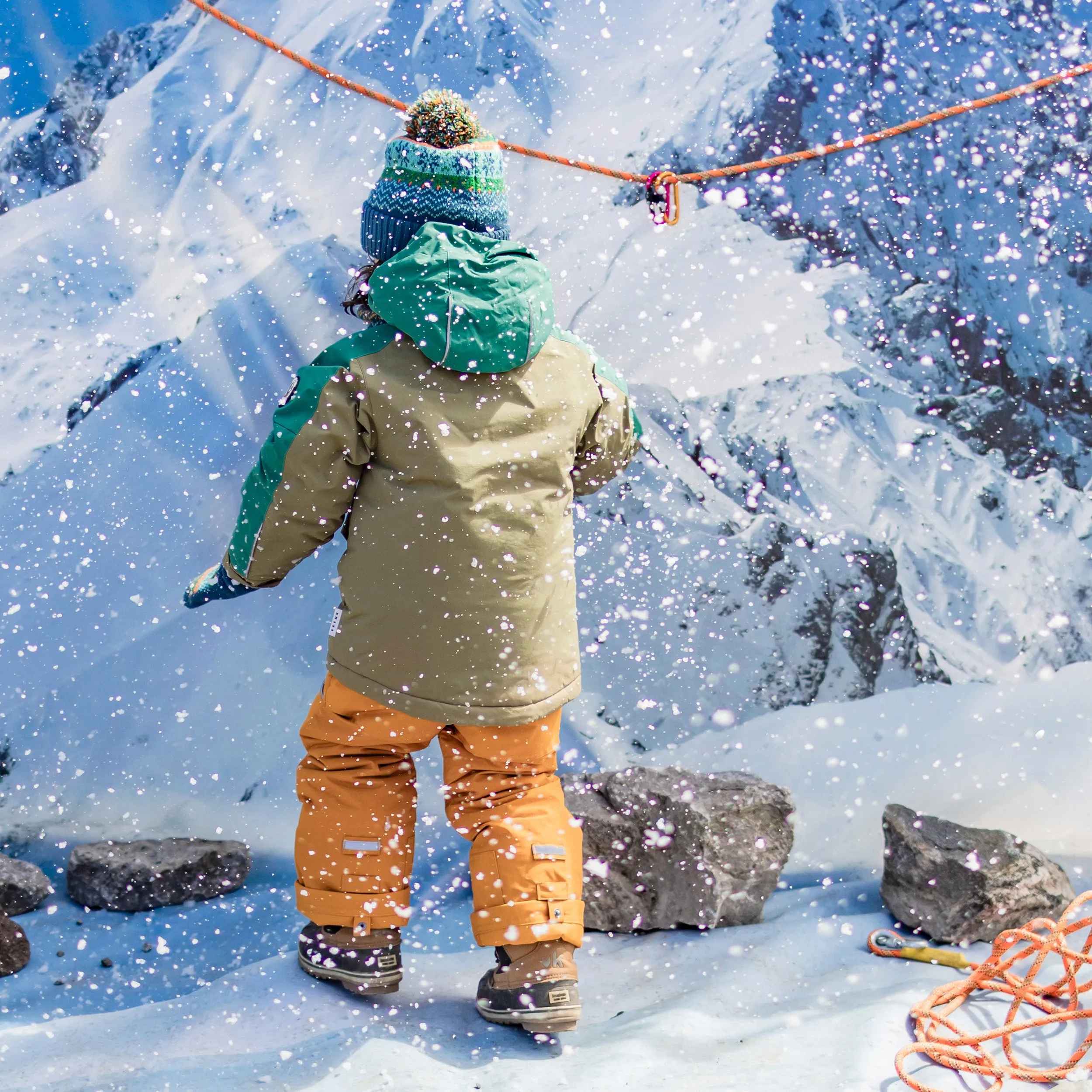 Habit de neige deux pièces vert, jaune et turquoise, enfant || Two-piece yellow, green and turquoise snowsuit, child